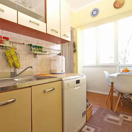 Almira 1570 Apartment