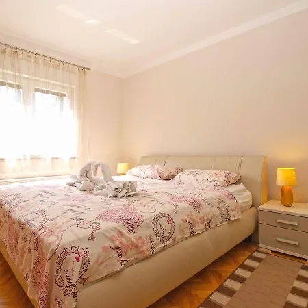 Almira 1570 Apartment